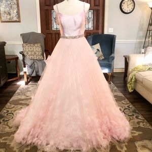 ❗️SOLD❗️Sz 4 Sherri Hill Ballgown